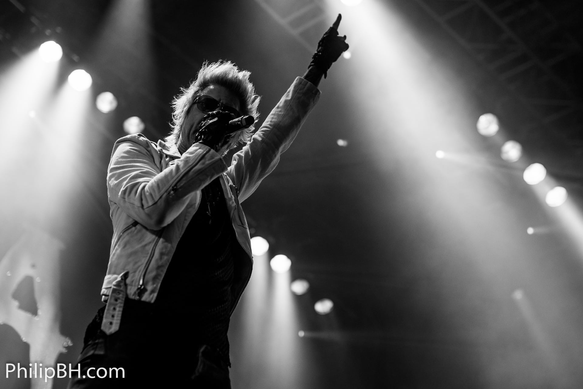 Kan man regne med Sixx:A.M.?