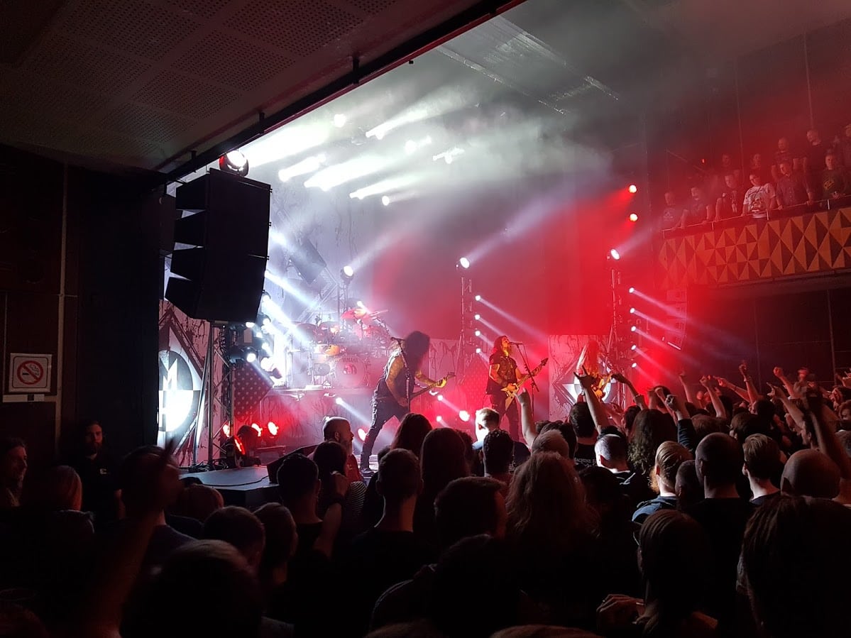 Metal-maskine i overflod