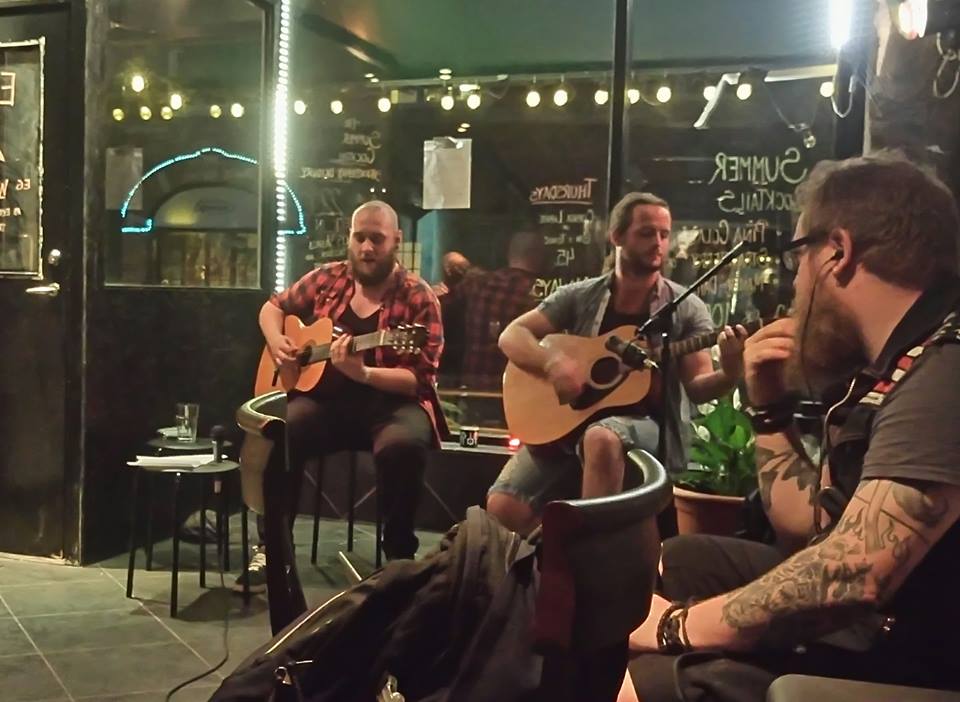 Akustisk powermetal på vikingebar