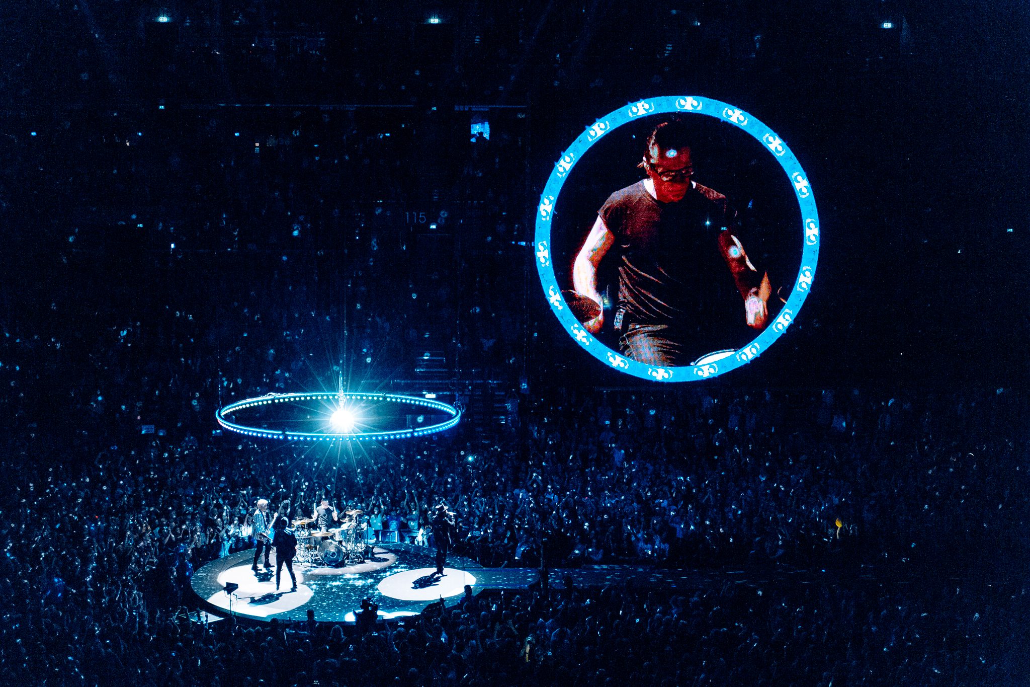 U2
