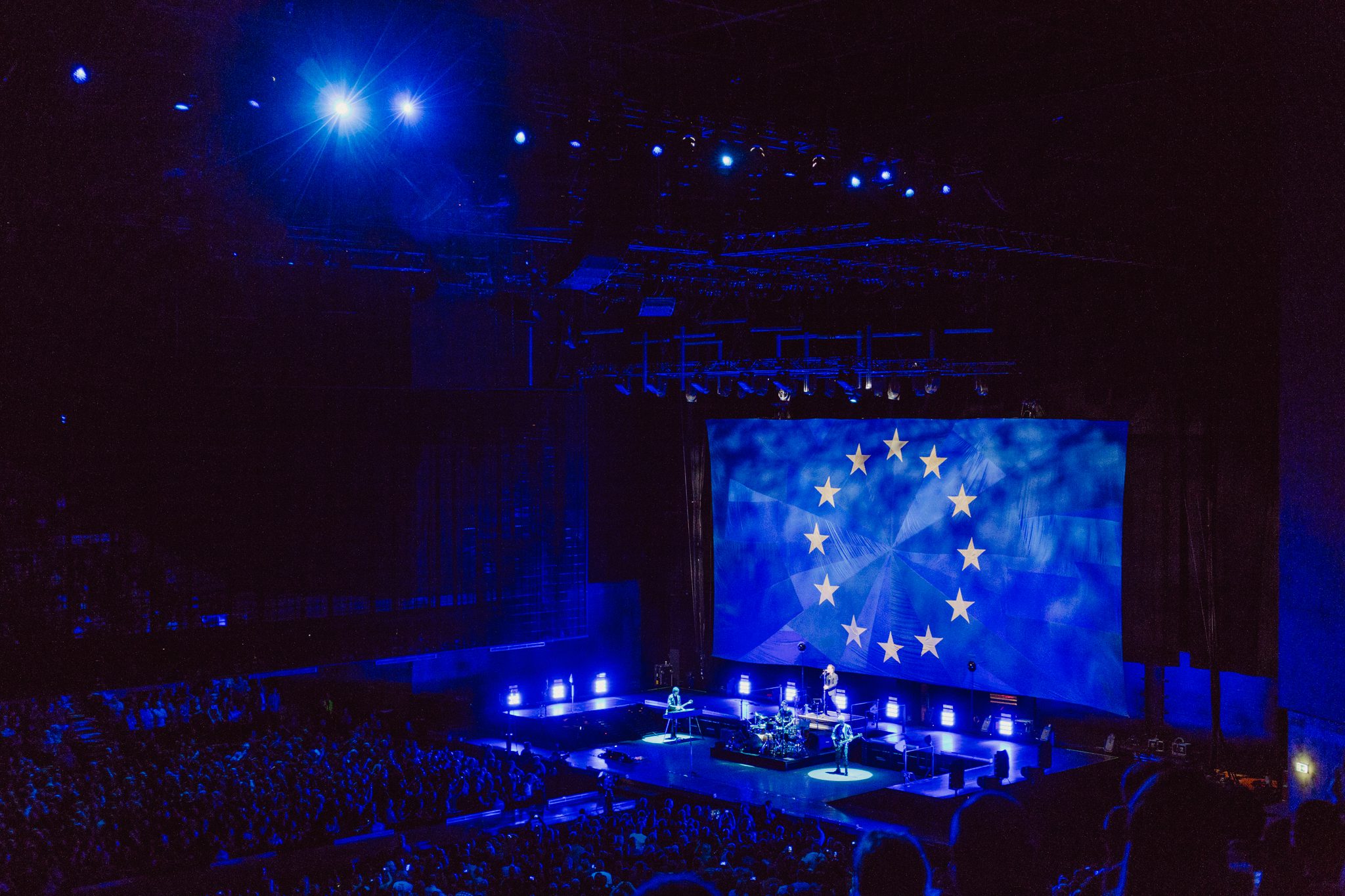 U2