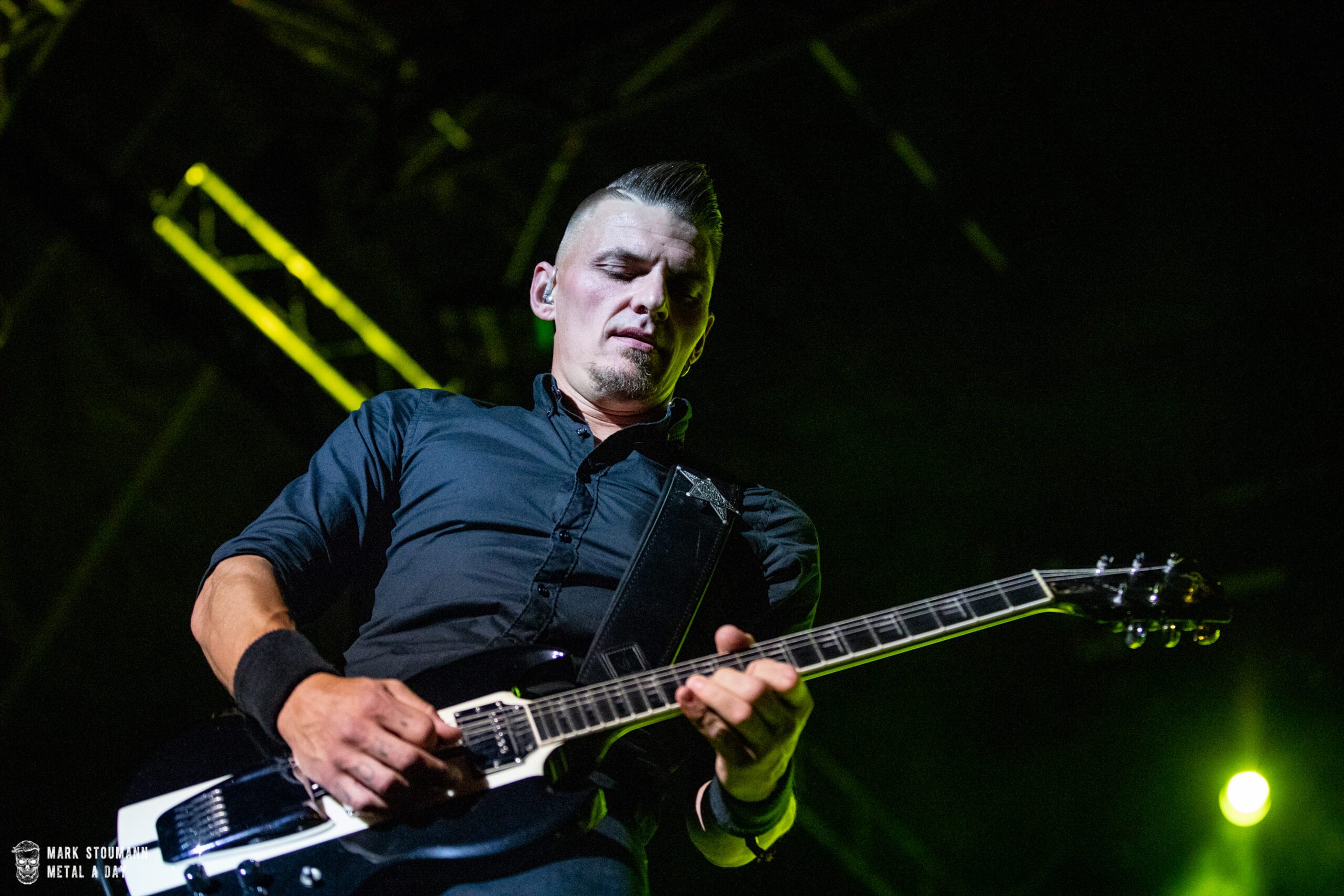 Guitar Rebels, Queen Machine