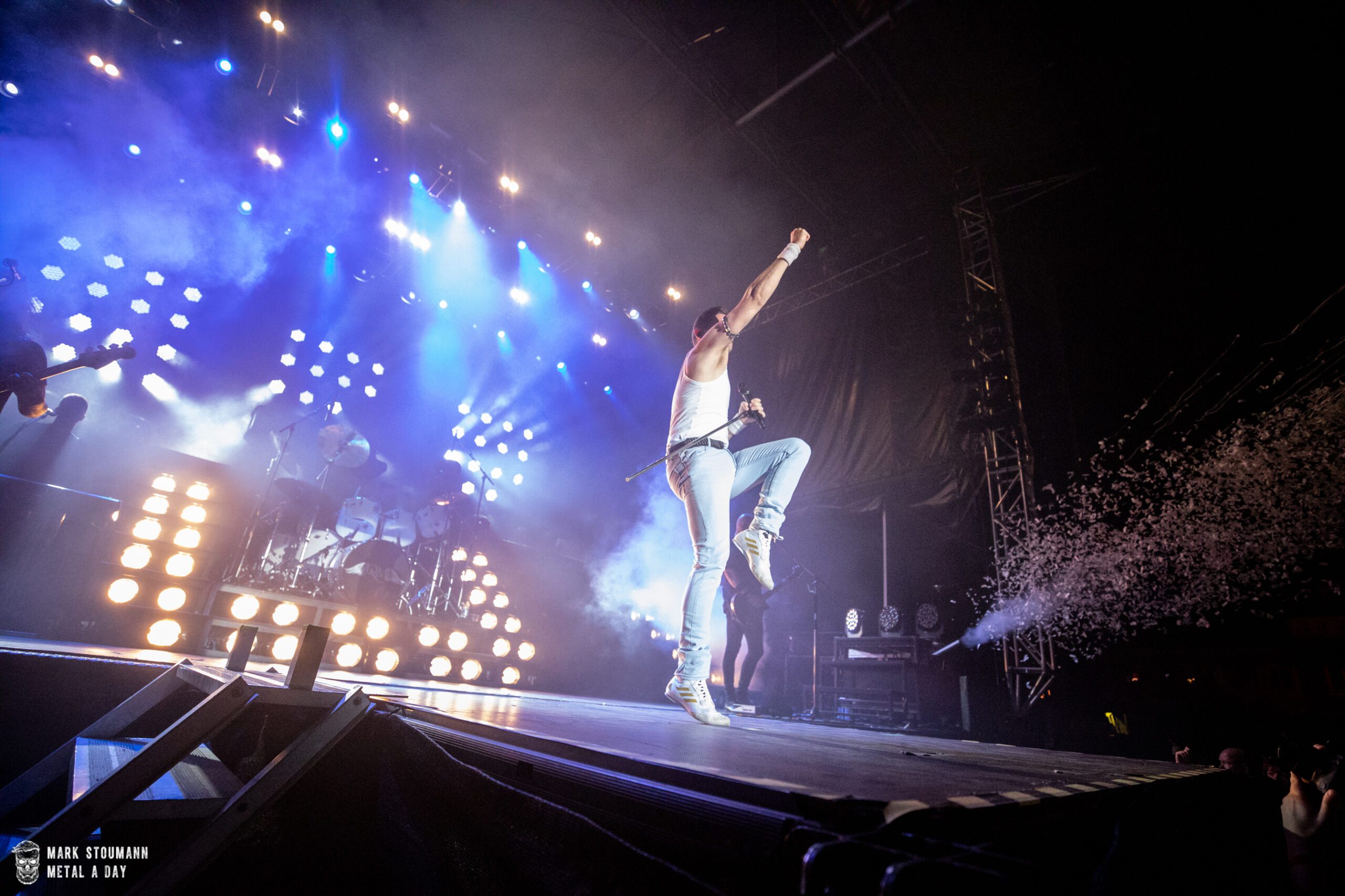 Guitar Rebels, Queen Machine