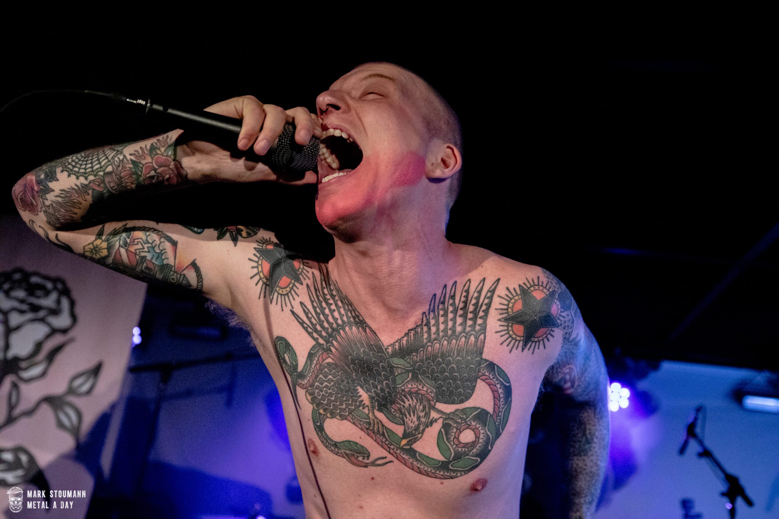 Store bands på en lille scene