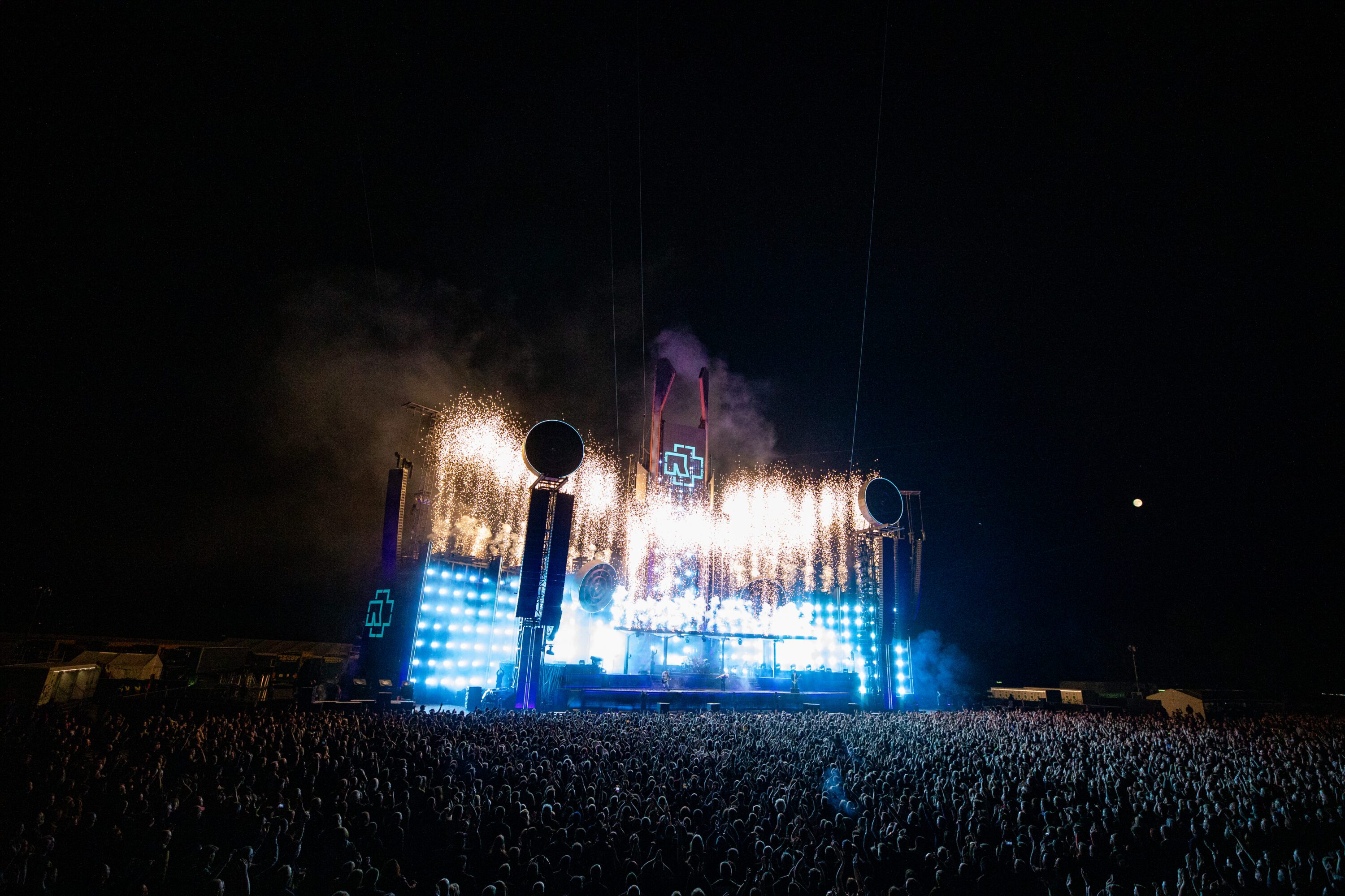 Rammstein - Foto: Mark Stoumann