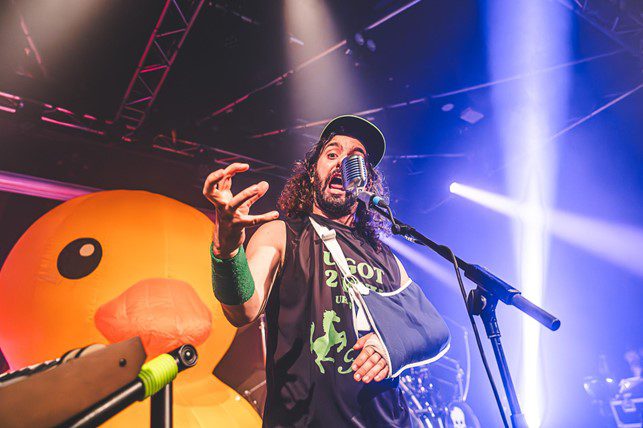 Sæt sejl med Alestorm og hav en fest!