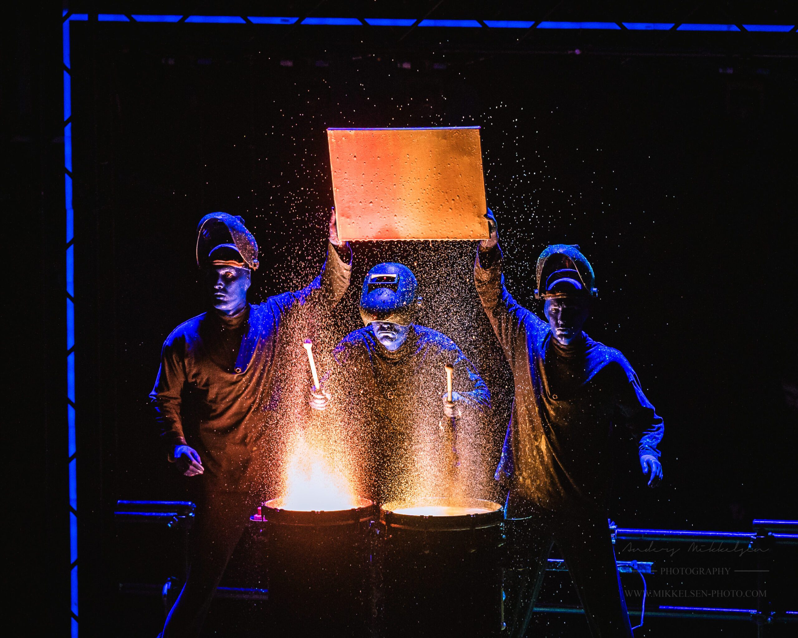 I legestue med Blue Man Group